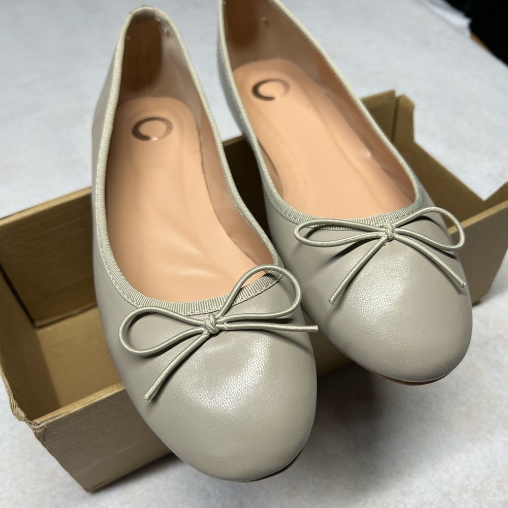 NWB Journee Collection Women’s 10 Grey Vika Flats‎